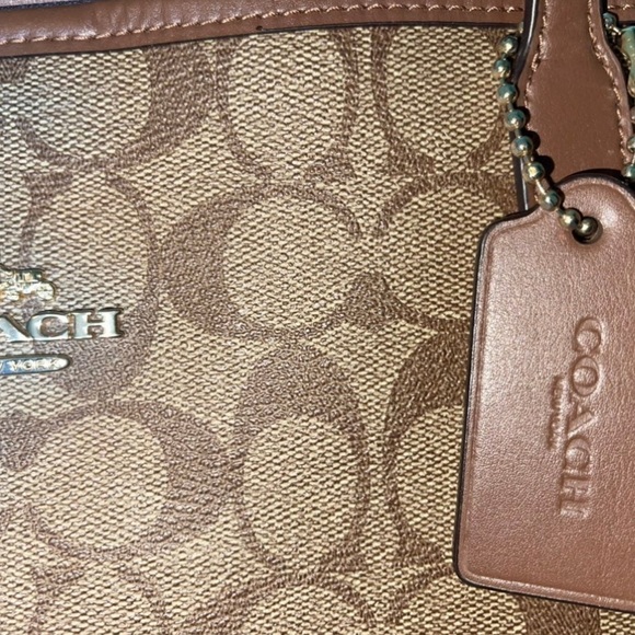 Coach City Tote in Signature Canvas - Picture 5 of 7